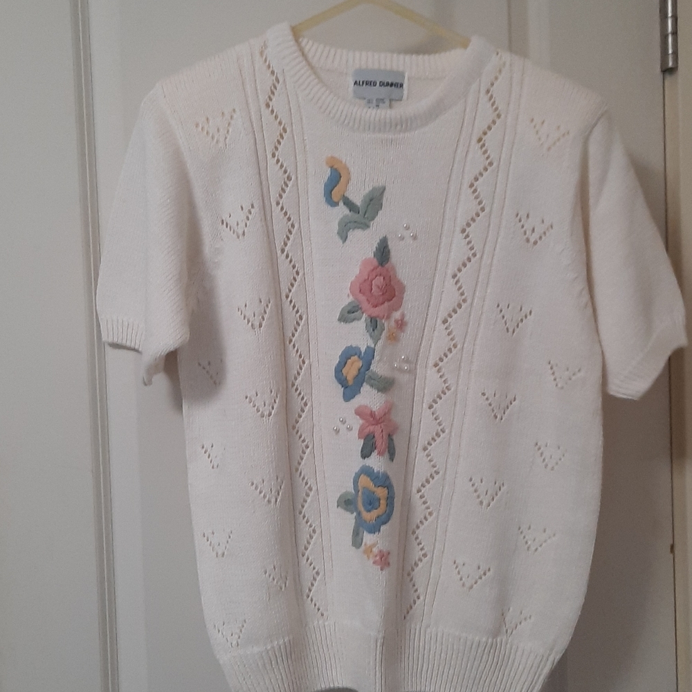 Short sleeve cream sweater
